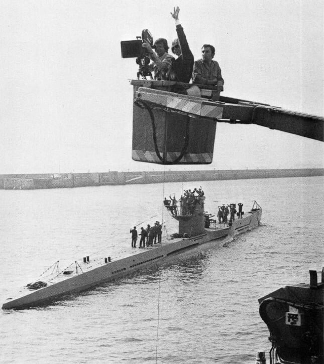 Режиссер В. Петерсен и оператор Й. Вакано за работой (( источник: https://theasc.com/)