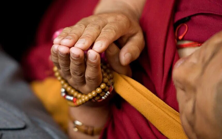 В первую очередь любая мантра это вибрация, которая рождается при её произношении...