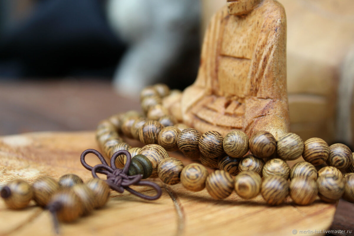 Джапа-медитация — многократное повторение мантры с использованием чёток используется практически во всех духовных традициях.