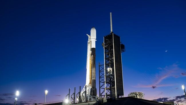     Ракета SpaceX Falcon 9 с космическим аппаратом Odysseus Intuitive Machines на стартовой площадке перед отменённым запуском 14 февраля 2024 года. Источник: SpaceX