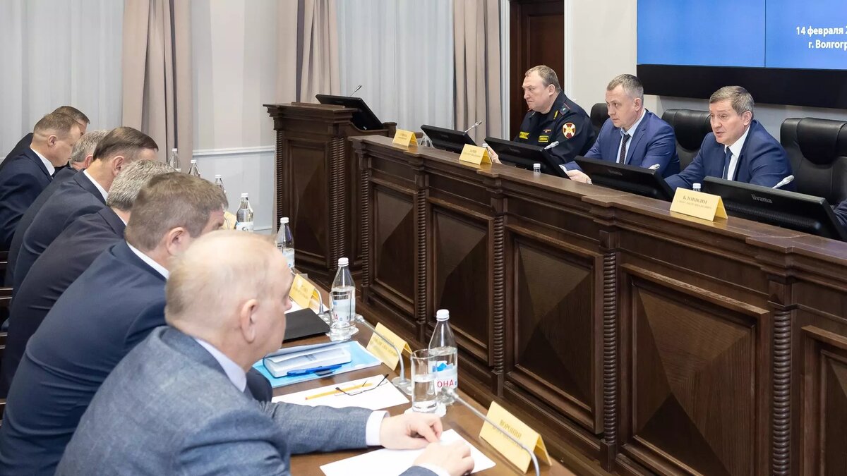     В Волгограде состоялось заседание областной Антитеррористической комиссии. На мероприятии обсуждались вопросы безопасности жителей и ключевых объектов инфраструктуры.
