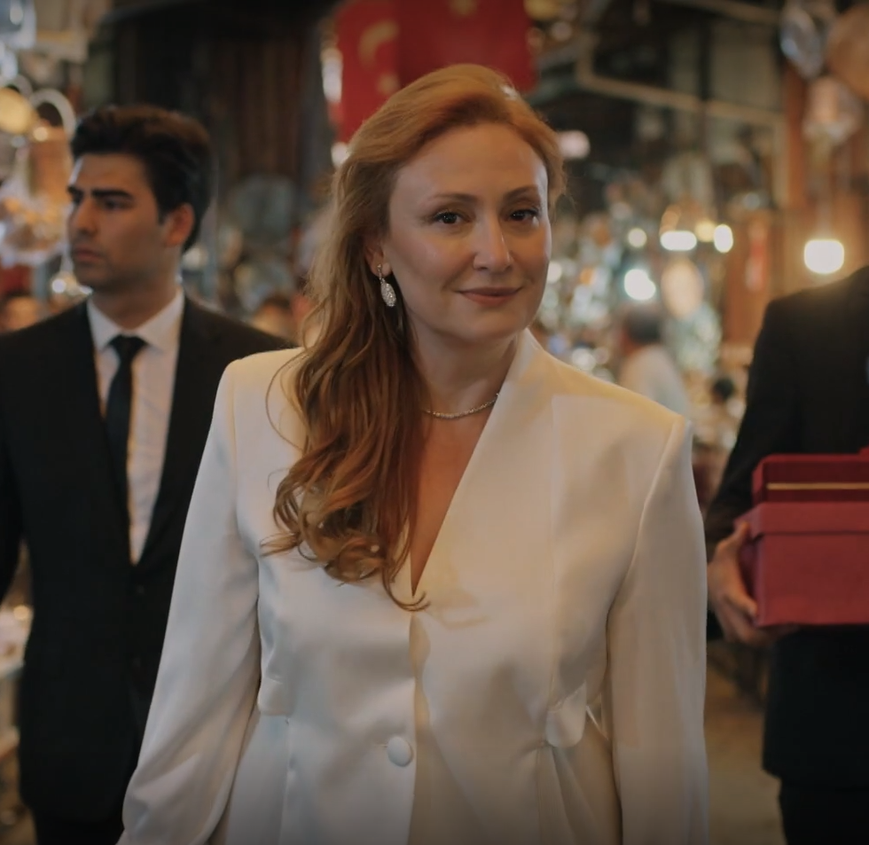 Кадр из первого сезона сериала "Зимородок" 