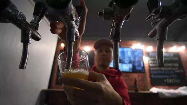    Президент России Владимир Путин подписал закон о борьбе с «наливайками» Кристина Просвиркина