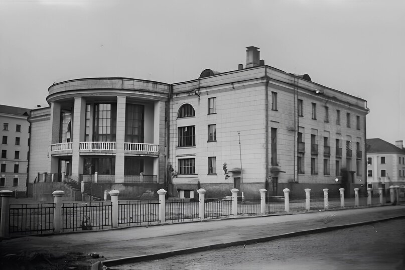 дом по ул октябрьская. дом по ул октябрьская. октябрьская 57 калининград на карте. калининград ул октябрьская 57. калининград, октябрьская улица, 57.