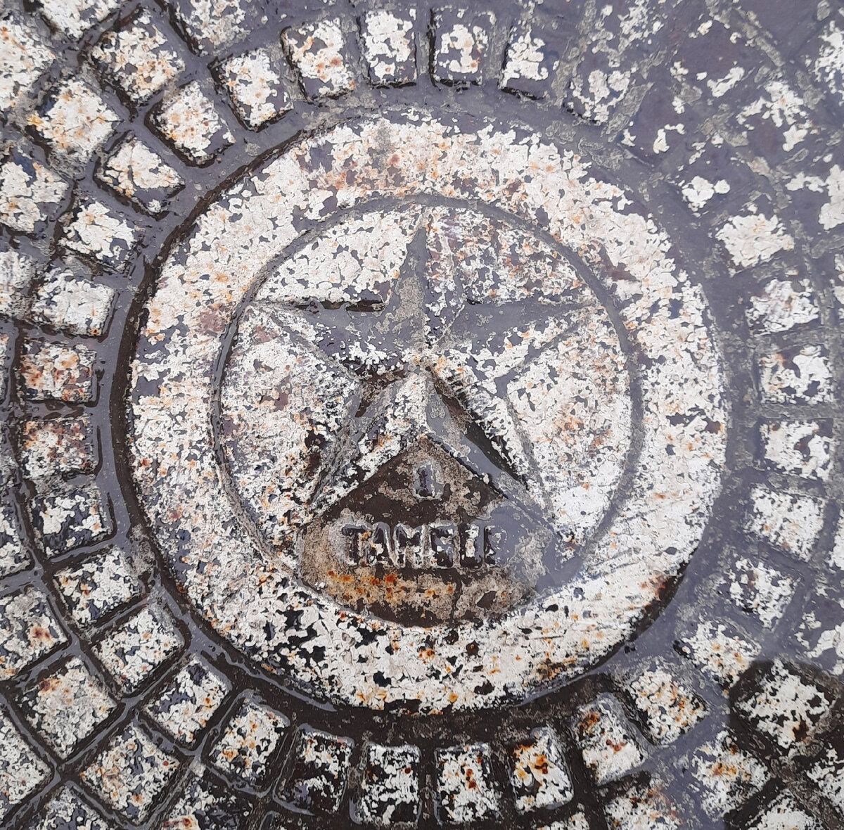 Тот самый люк в г. Сочи у гостиницы Приморская  