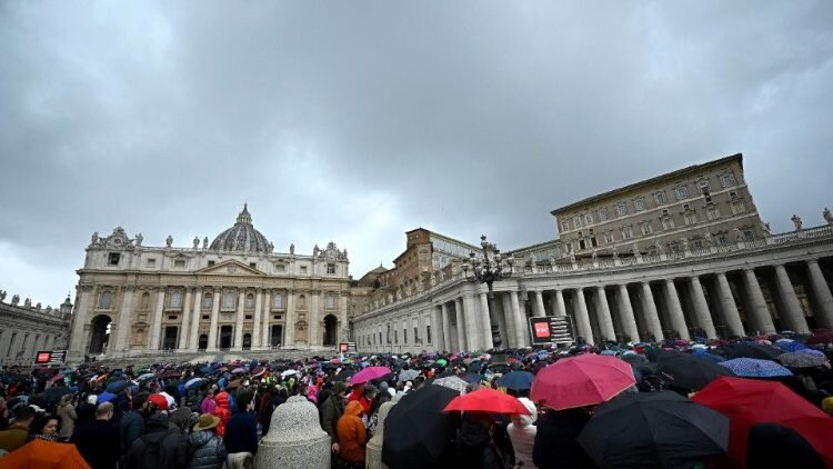 "Паломники на площади Святого Петра"