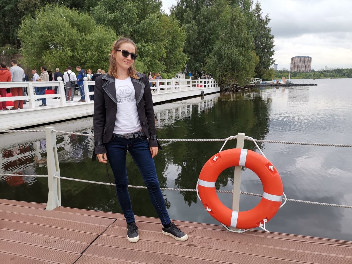 Я с моими наикривейшими ногами. Тут я их даже не ставлю как-то специально, чтобы скрыть кривизну 😁😁😁