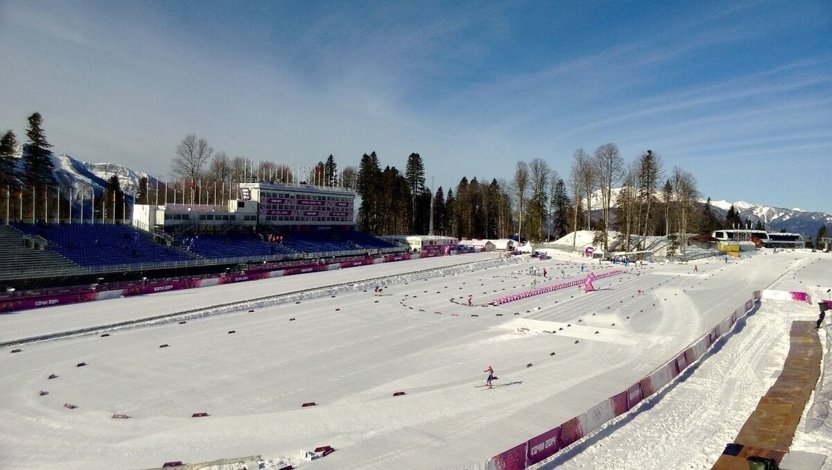 "Лаура" в ожидании мужской эстафеты по биатлону на Олимпийских играх в Сочи 2014, фото авторов