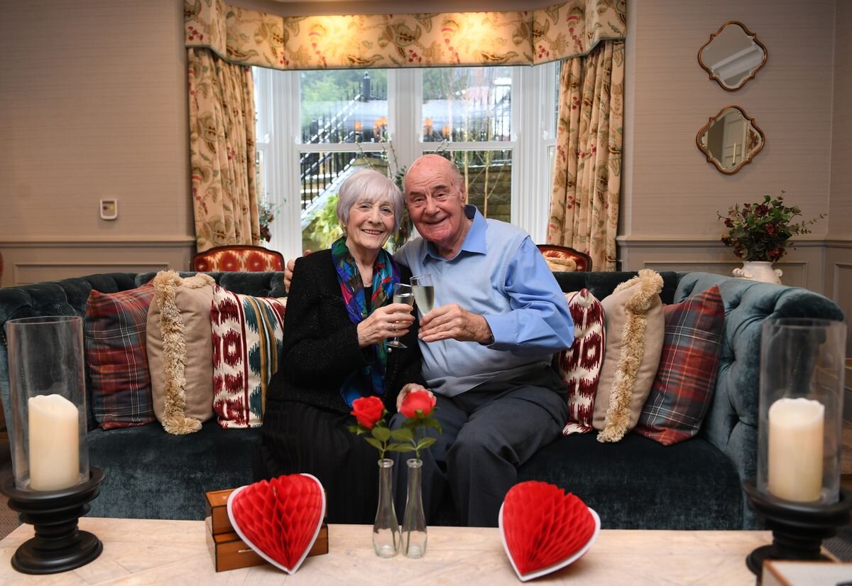 Пансионат для пожилых в спб и ленинградской области. Дом престарелых. Мастер класс для пожилых людей. Пожилые люди. Новый дом престарелых.