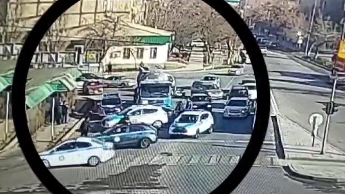 мотоциклист снес себе челюсть северодвинск. машина судебных приставов. попытка скрыться. ночное задержание гаи. роопсвод города москвы патрулирование.