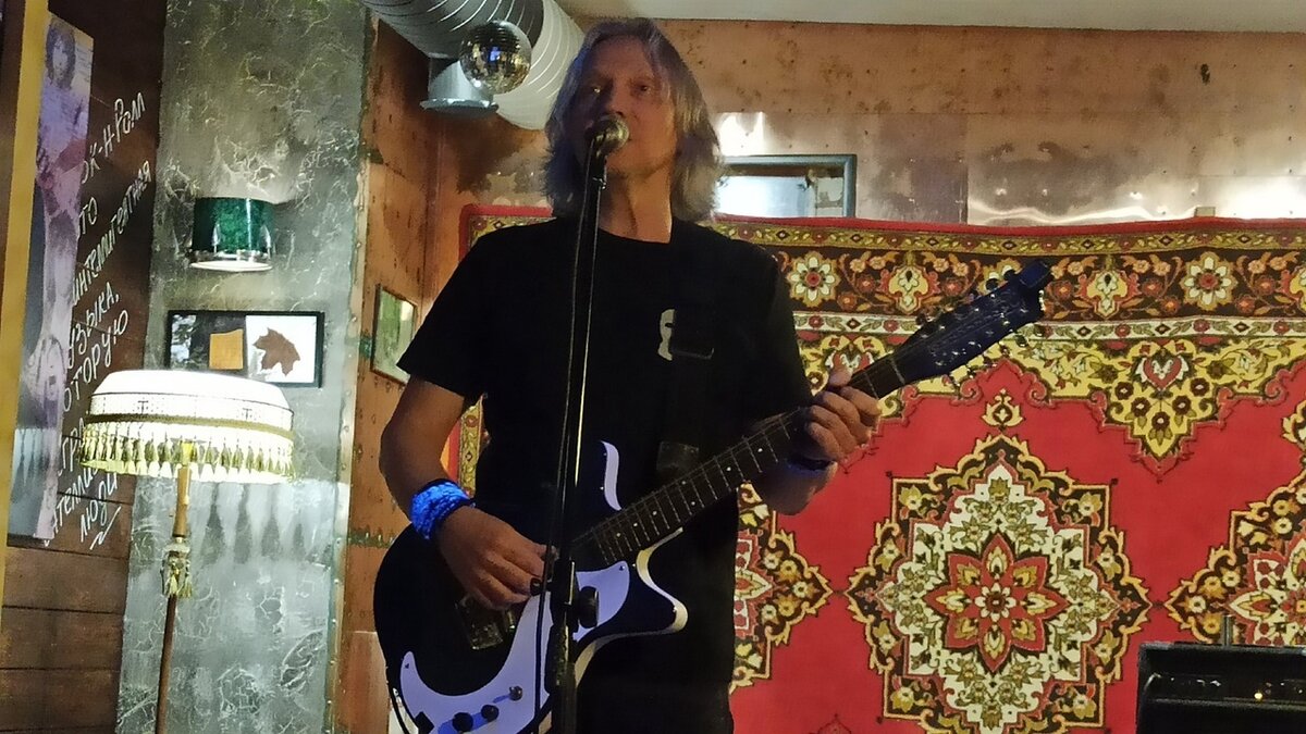 Вадим Курылев на концерте в "Сайгоне" в Тюмени