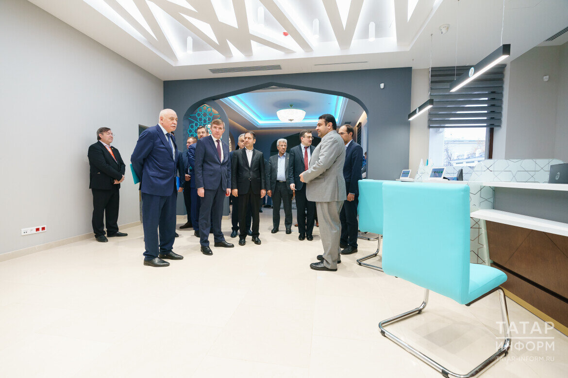​«“Мир Бизнес Банк” является банком со 100-процентным участием капитала иранского банка “Мелли”» (на фото – открытие обновленного офиса «Мир Бизнес Банка» в Казани). Фото: © Салават Камалетдинов / «Татар-информ»