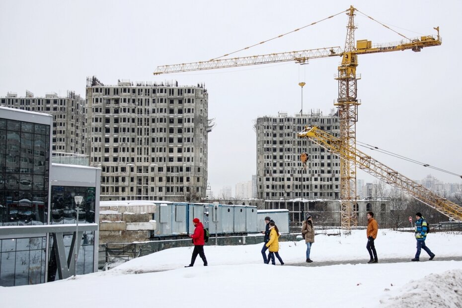 семья жилье. недвижимость дом. ипотека на вторичное жилье. счастливые люди в новой квартире. ипотека.