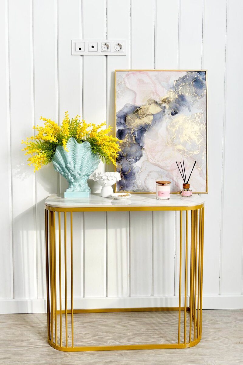 Юля утром пошла в школу со скоростью 50 метров в минуту. Света вышла из дома и пошла. Человек просит у бога. Света вышла из дома и пошла. Люди в окнах домов.