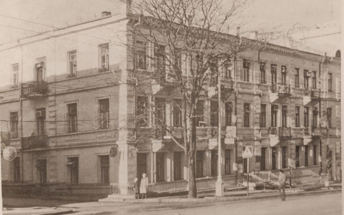 ул. Ленина, 28 (дом, где располагалась аптека до войны и после)