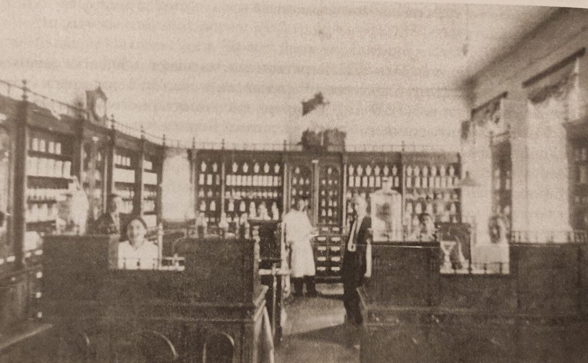 Предположительно, так могли выглядеть помещения аптеки