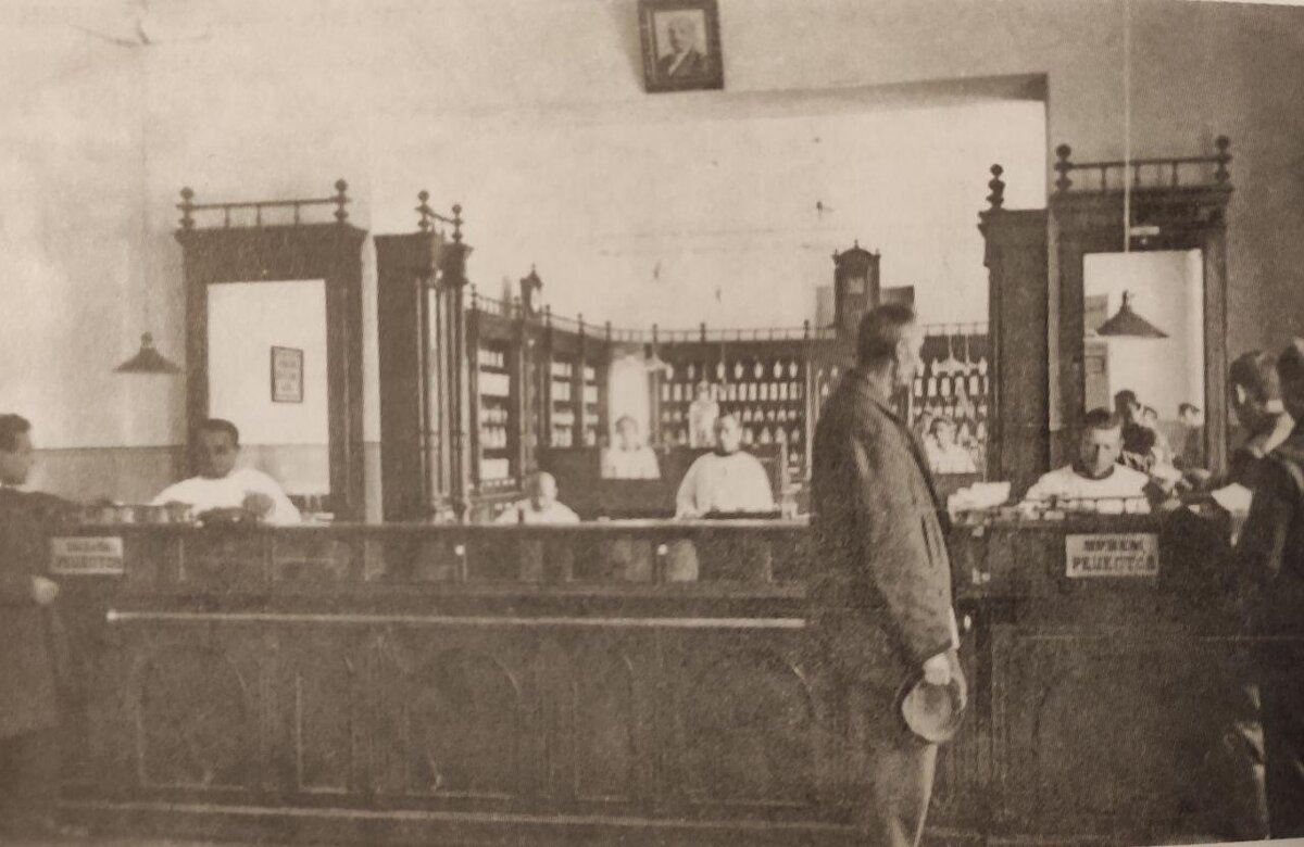 Предположительно, так могли выглядеть помещения аптеки