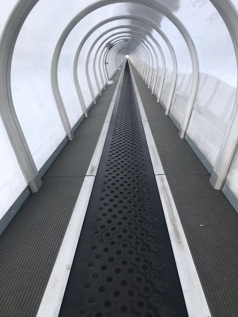 Траволатор на учебную трассу в секторе B