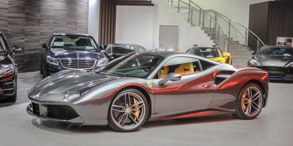 Ferrari  488 GTB в расцветке «серебристый металлик»