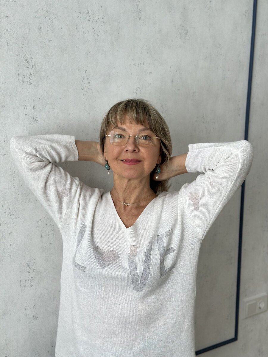 Очеретина Ирина Геннадьевна - травматолог-ортопед, миотерапевт, кандидат медицинских наук со стажем работы в здравоохранении более 35 лет. Автор метода лечения позвоночника без операций