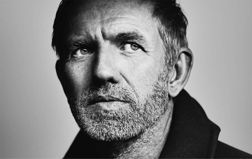 А́нтон Корбейн (нидерл. Anton Corbijn; род. 20 мая 1955, Стрейен, Южная Голландия) — нидерландский кинорежиссёр и фотограф, репутацию которого составили поставленные им видеоклипы и графика для музыкальных ансамблей (прежде всего, Depeche Mode и U2)