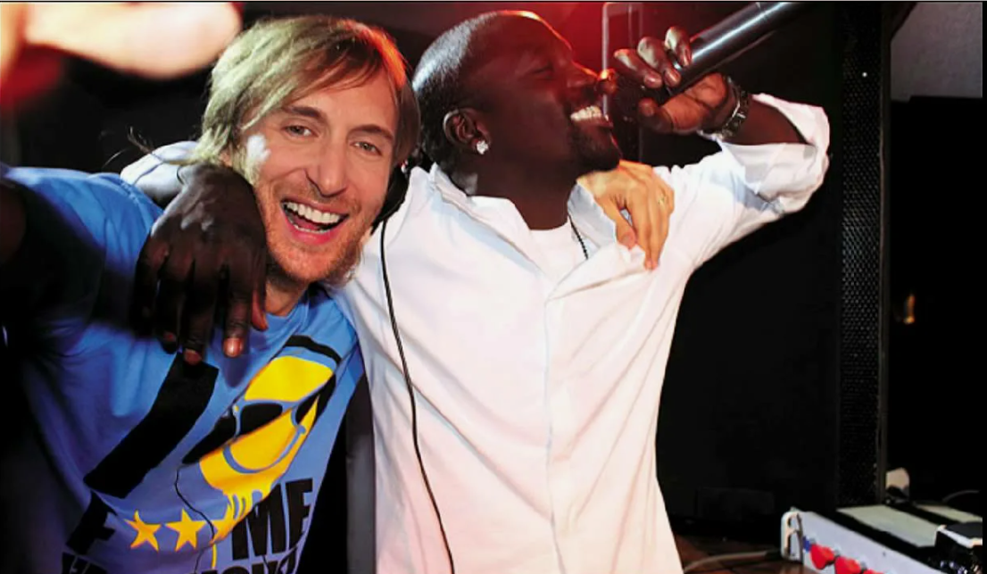 Музыка play hard. Гуэтта Akon. David Guetta. David Guetta Akon. David Guetta 2013.