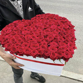 Вот такой букет парень собирался преподнести своей возлюбленной.