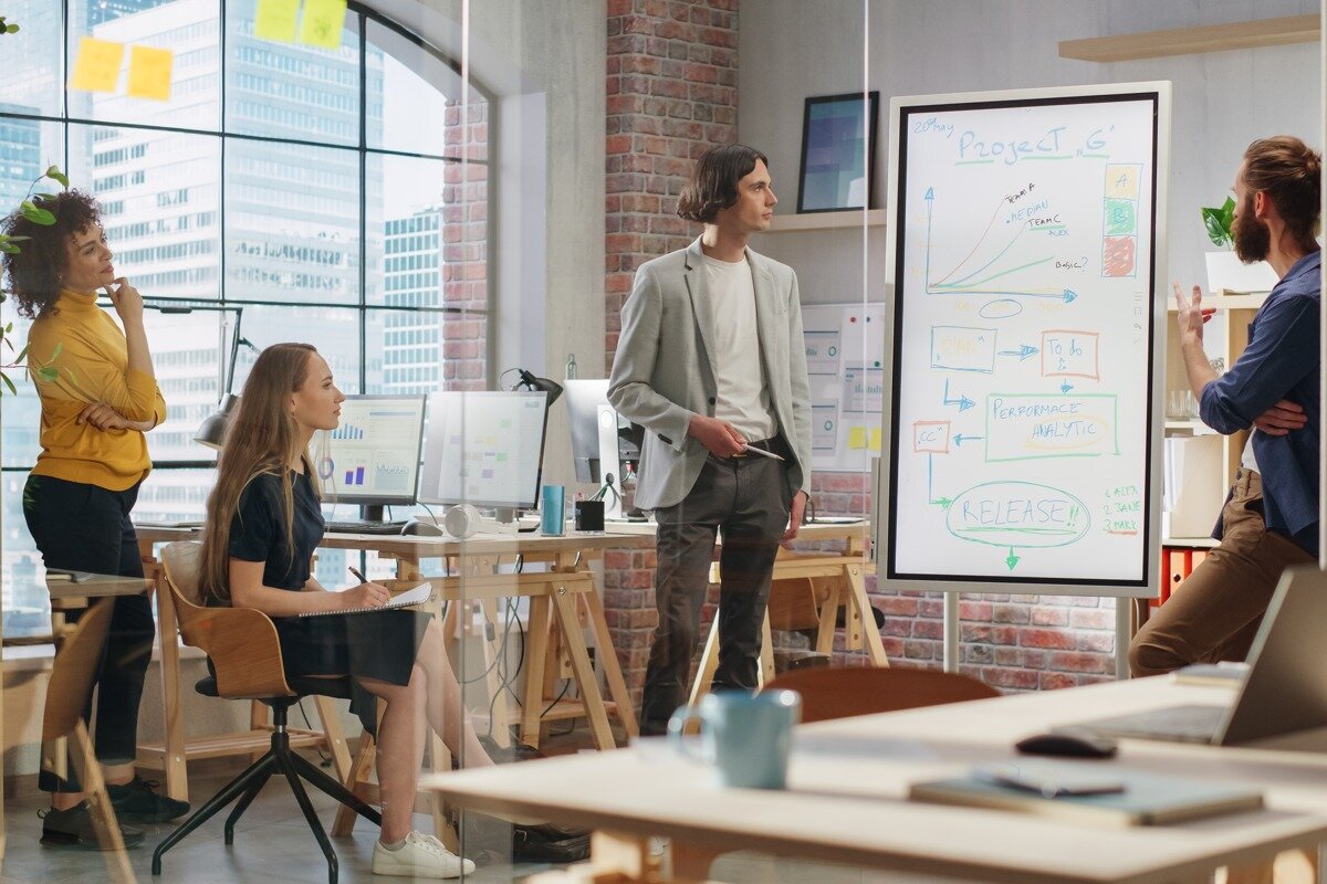    Экономическая наука одинаково важна в компании и государстве