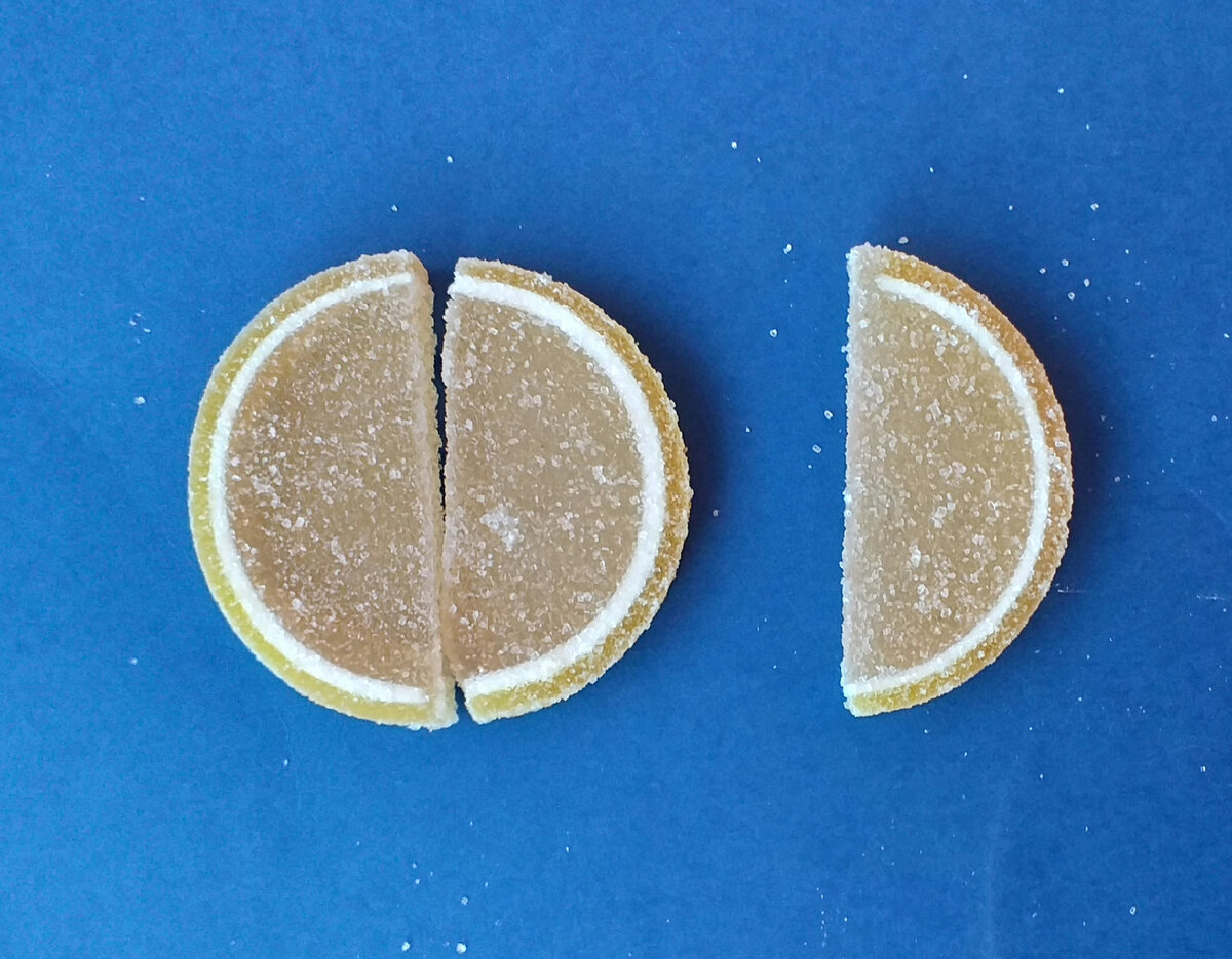 Три половинки - это дробь 3/2 или 1½