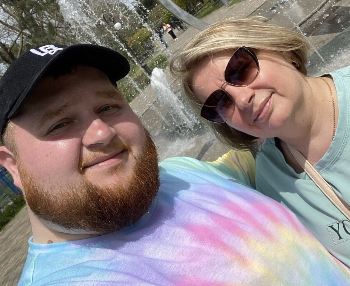 Дмитрий Красилов с мамой. Фото: соцсети Дмитрия Красилова