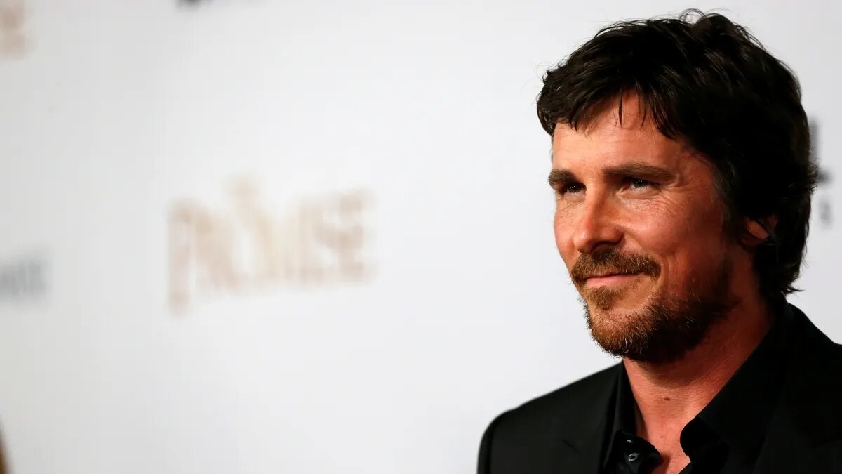 По данным The Hollywood Reporter, Кристиан Бэйл (Christian Bale) получил роль в предстоящем ремейке фильма ужасов “Невеста Франкенштейна” 1935 года, для которой он собирается обрить голову налысо.