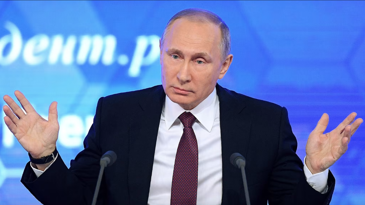 Самовыдвиженец Владимир Путин пожимает плечами