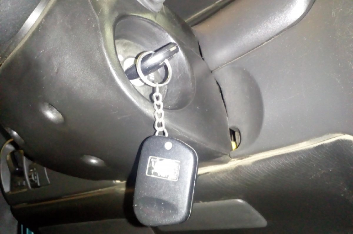    Ключи от ГАЗ-66, купить который помогли волгоградцы, передали бойцам СВО