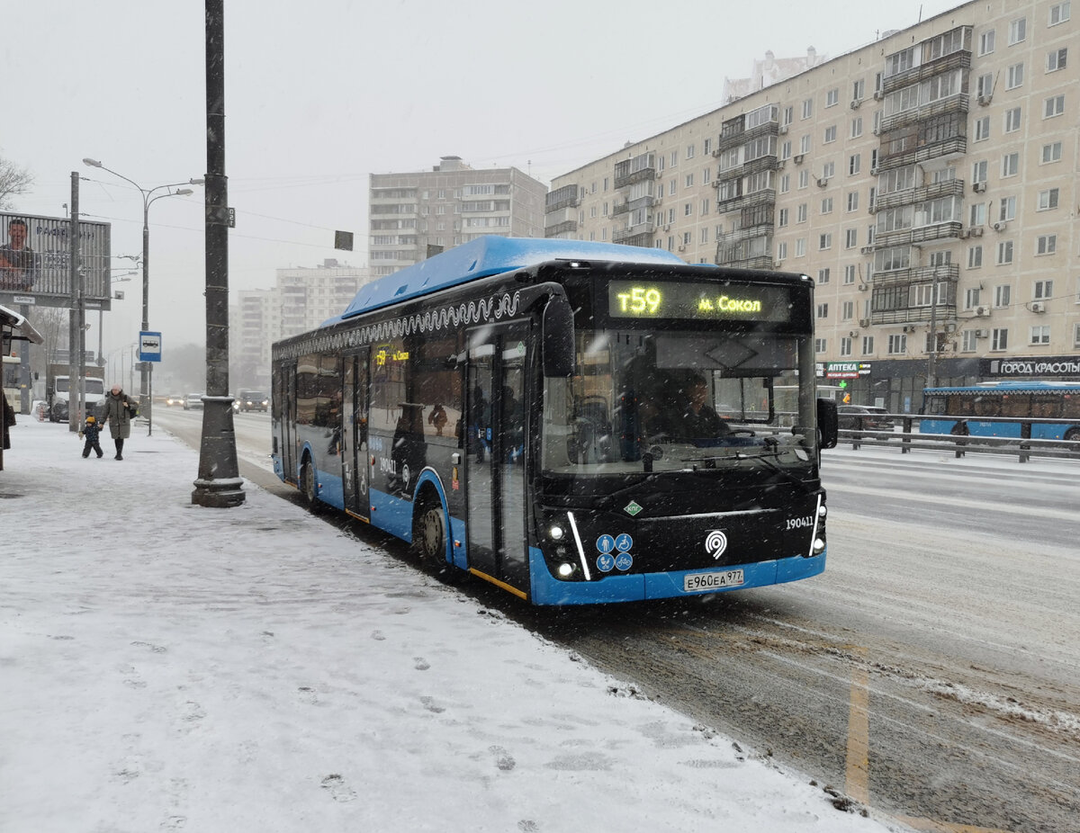 Газовый автобус 190411 ЛиАЗ-5292 на маршруте № т59 на улице Народного Ополчения.
