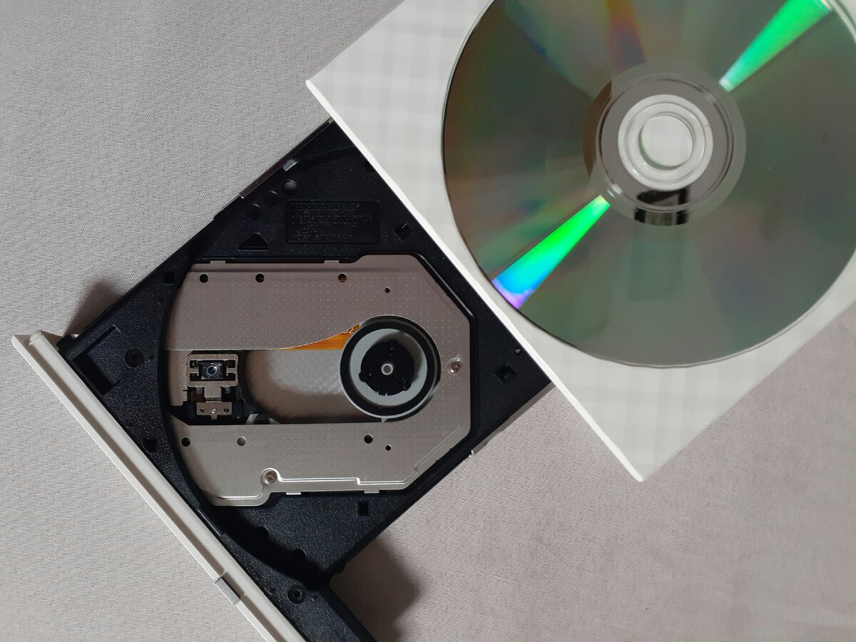 5 причин приобрести CD/DVD привод для компьютера или ноутбука