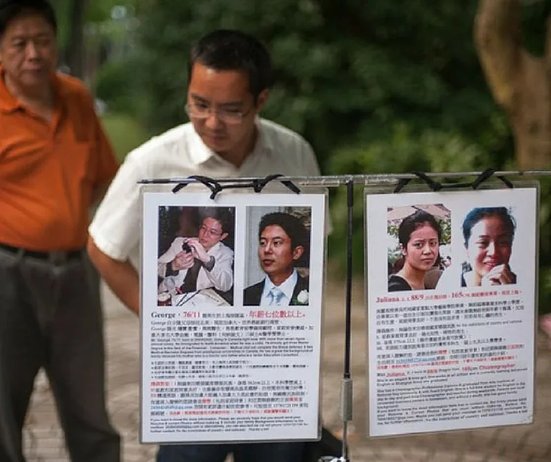 Брачный рынок в шанхае. Ярмарка женихов и невест в китае. Брачный рынок в шанхае. Ярмарка женихов и невест в китае. Брачный рынок в китае.