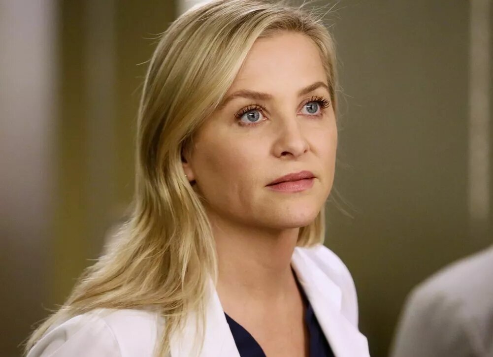    Аризона Роббинс снова в "Анатомии страсти" — известна дата возвращения героини