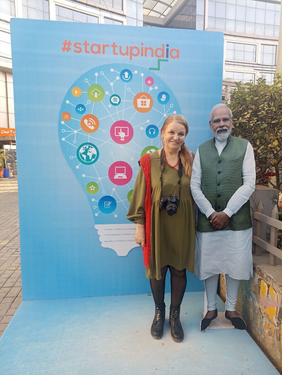 Сфотографировалась  с самим Нарендра Дамодардас Моди)))