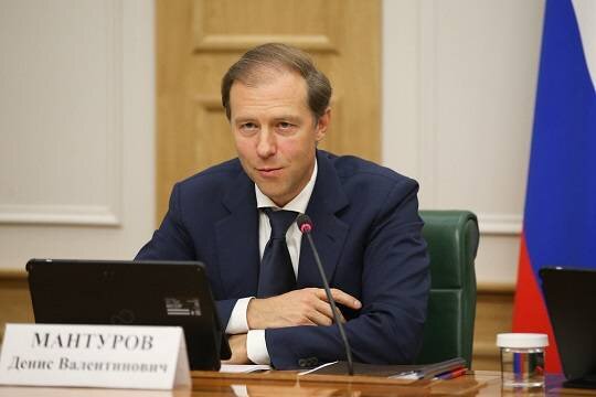    Денис Мантуров предложил отказаться от латиницы в названии брендов