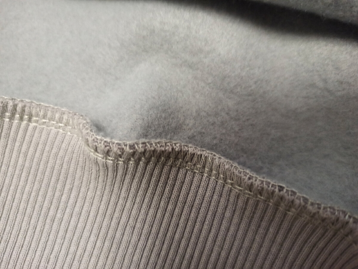 трикотаж очень плотный и теплый