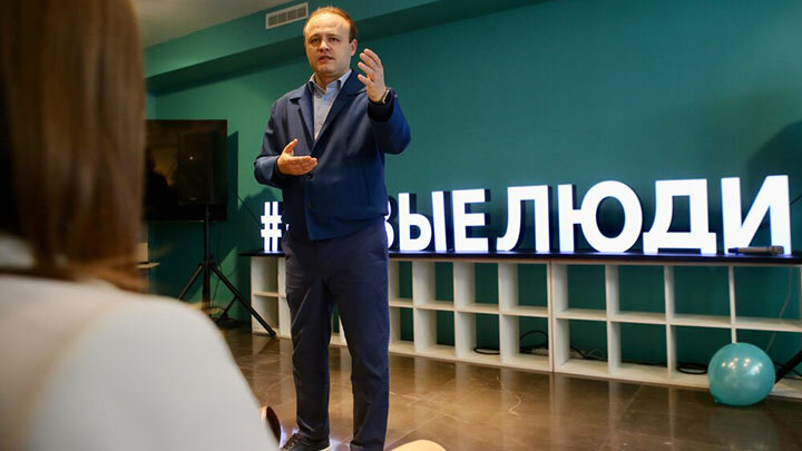 ВЛАДИСЛАВ ДАВАНКОВ ВО ВСЕХ ОПРОСАХ ПРОДОЛЖАЕТ "МИГРИРОВАТЬ" МЕЖДУ ВТОРЫМ И ЧЕТВЁРТЫМ МЕСТОМ ВТОРОГО ЭШЕЛОНА. ФОТО:ЯРОСЛАВ ЧИНГАЕВ\АГН "МОСКВА"