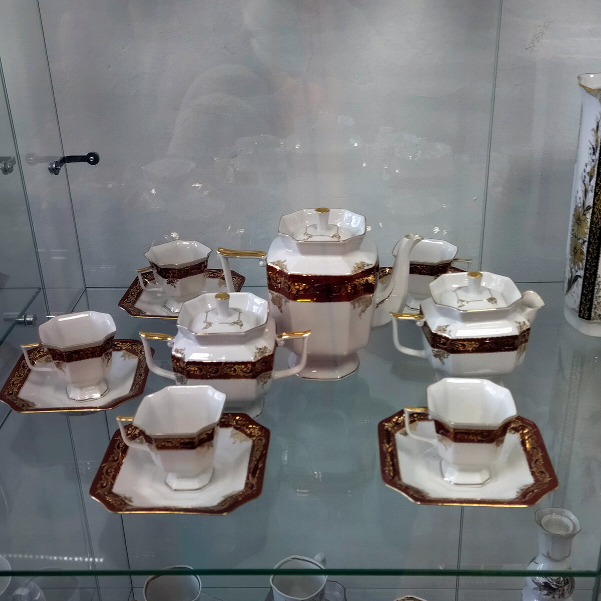 Г. Фарфор сысерти. Сысертский фарфоровый завод сысертский фарфор. Сысертский фарфор малахит. Сысертский завод художественного фарфора.