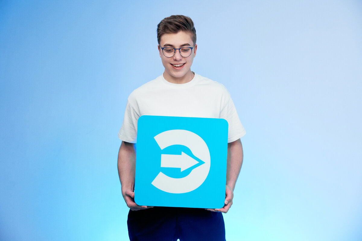 Марка номер 1 в россии. Бренд январь. 1 марка логотип. Бренд номер 1 в россии реклама. Знаки качества продукции.