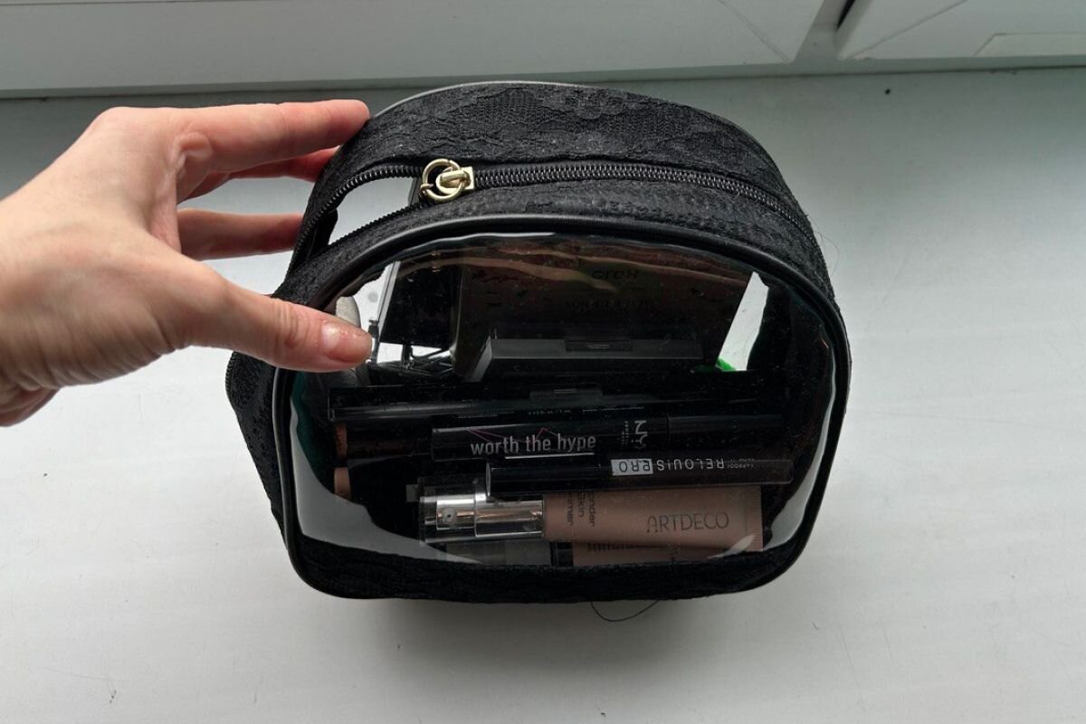 Чтобы собрать базовую косметичку, мне хватило 10 000 рублей. Все фото: личный архив Оксаны Есаревой📷
