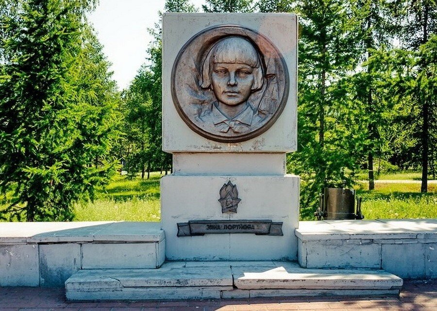С самых первых дней Великой Отечественной войны они наравне со взрослыми отбивали атаки фашистов, ходили в атаки, воевали в партизанских отрядах.-8