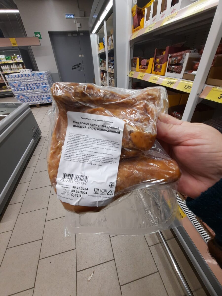 Когда можно ходить по магазинам в аэропорту. Прикассовая зона казанского вокзала. Идём в магазин. Покупатель в супермаркете. Сходить в магазин.