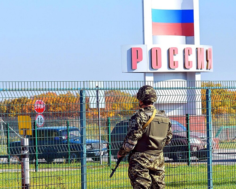 Сухопутные границы россии и морские границы россии. Морские границы россии. Страны соседи россии. Карта рф с пограничными странами. Страны граничащие с россией и их протяженность границ с россией.