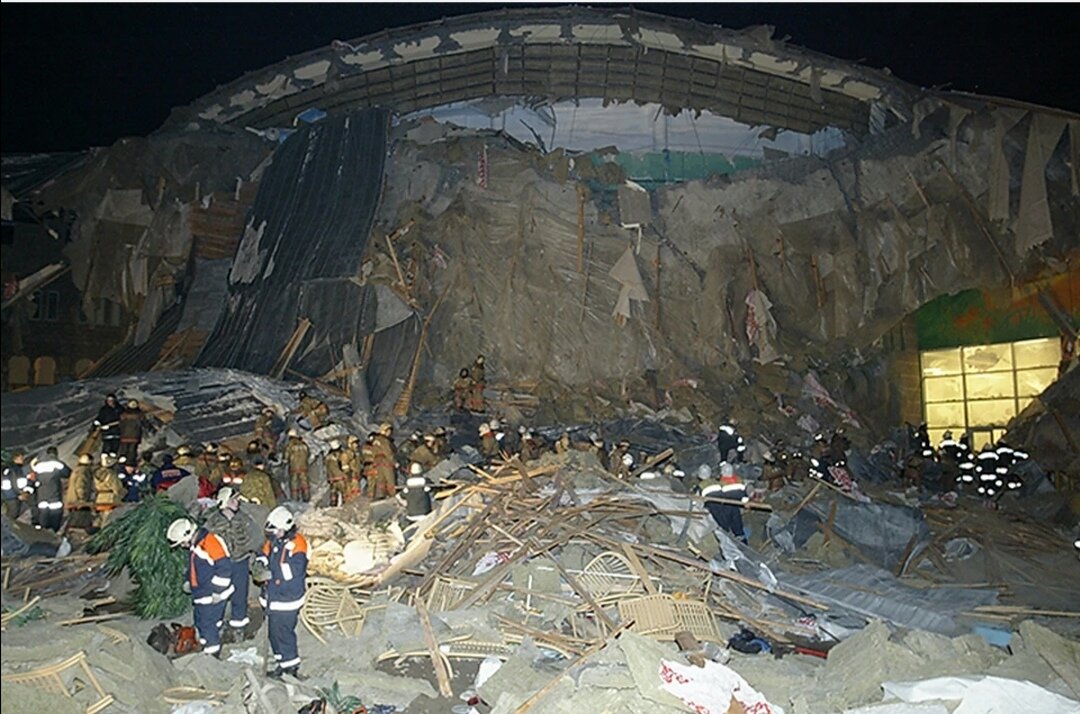 Рухнул трансвааль парк ясенево. Москва обрушение трансваль-парк. Трансвааль-парк ясенево. Аквапарк трансвааль трагедия. Трансвааль парк до обрушения.