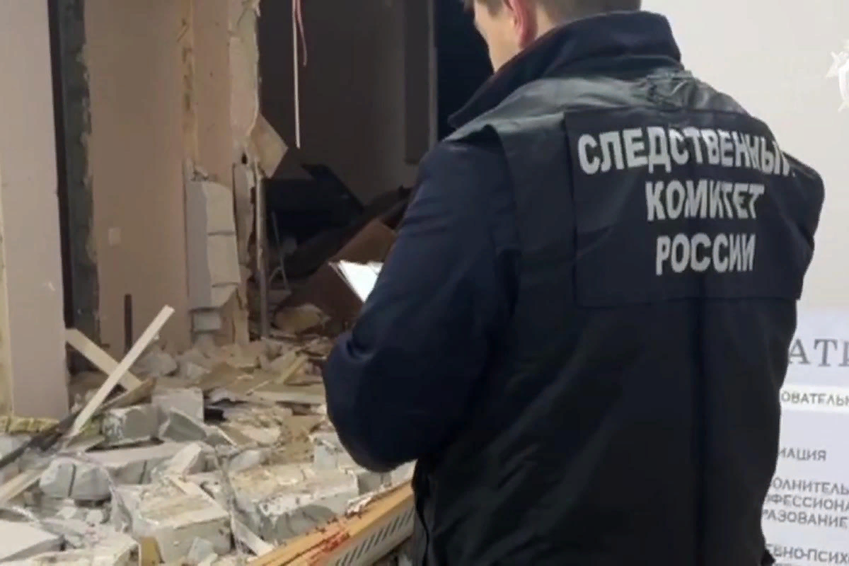 клип дани милохина. фотосессия с гитарой девушка. фотосессия с гитарой. фотосессия с гитарой на улице. парень с гитарой.