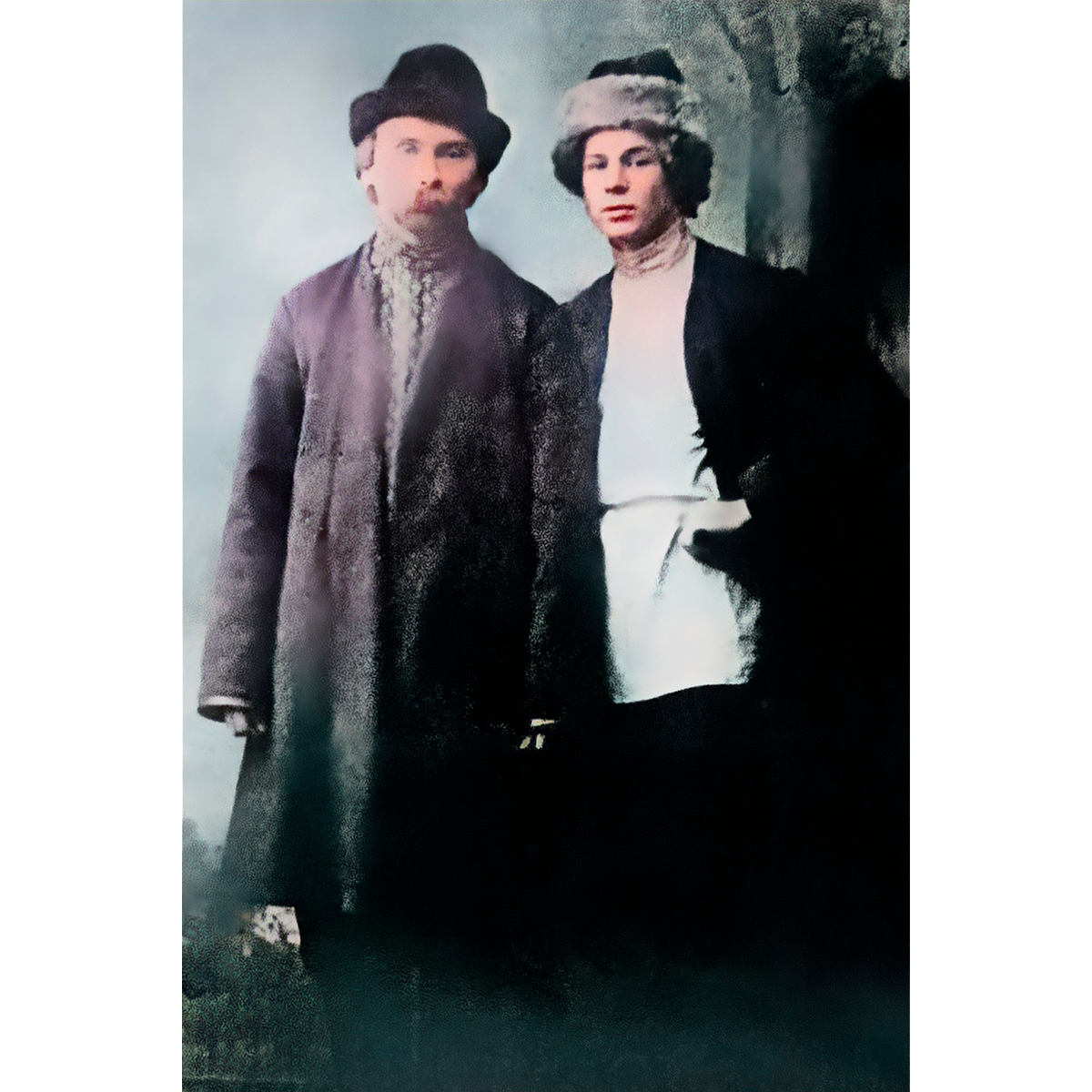 Сергей Есенин и Николай Клюев, 1915 год. Фото раскрашено и восстановлено. Общественное достояние